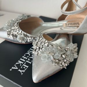 Badglley Mischka Silver bridal shoes with bedazzled details- size 7-1/2